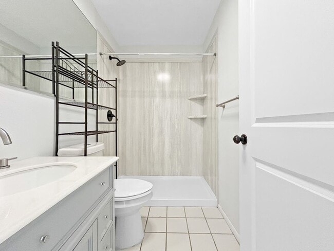 Building Photo - 1 MONTH FREE RENT! Stunning Sarasota Home with Pool – Minutes from Siesta Key Beach!