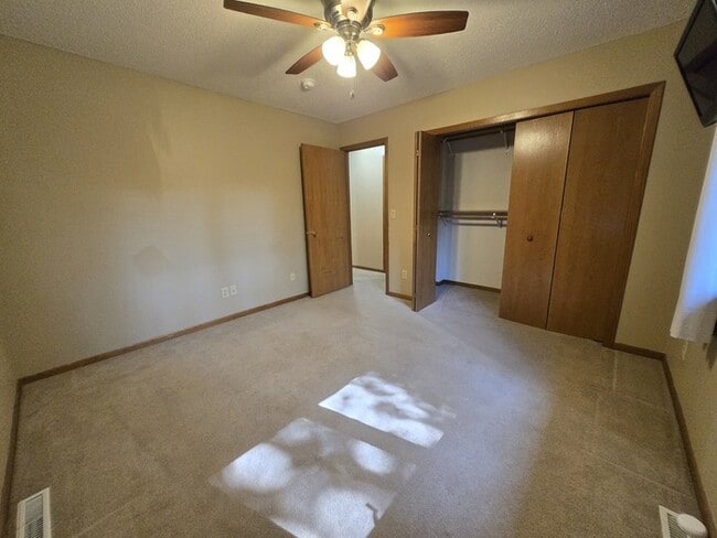 Building Photo - 5038 W Elm Ct