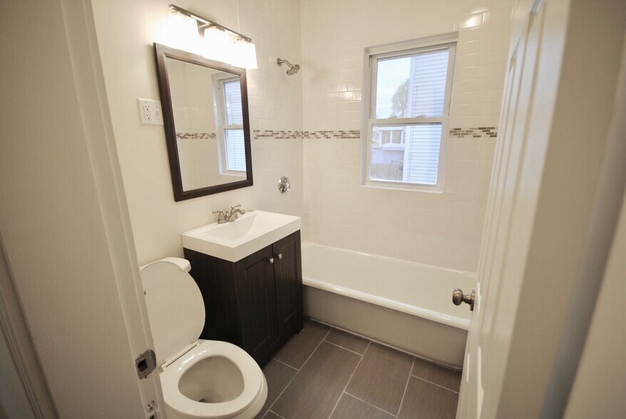 Building Photo - 15 Taylor St