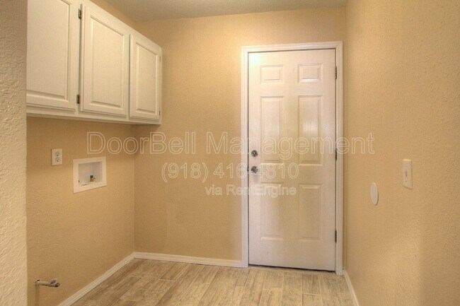 Building Photo - 2520 W Honolulu St