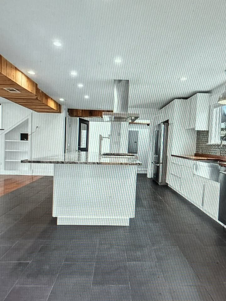 Building Photo - 7807 S Nagle Ave
