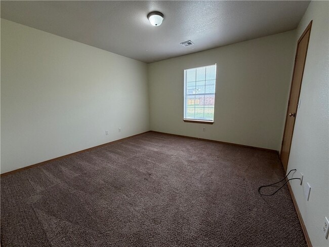 Building Photo - 607 N Main St