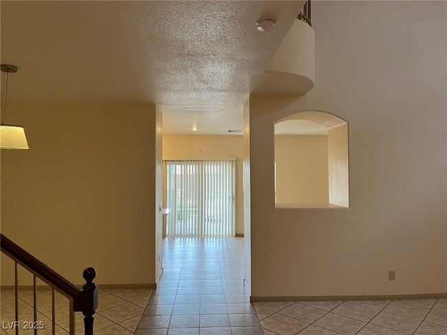 Building Photo - 5764 Yellowcrest Ct