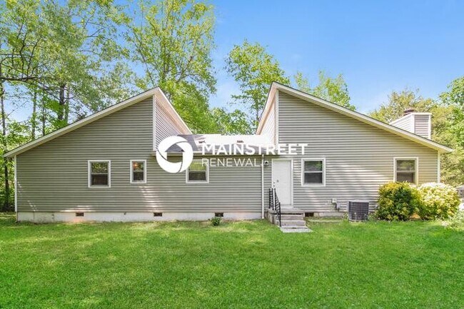 Building Photo - 3 Bedroom Pet-Friendly Home in Jamestown, ...