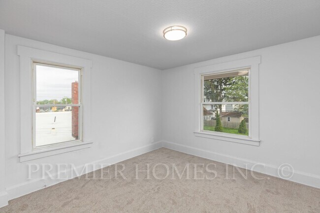 Building Photo - 3 Bedroom Home with Large Front Porch – $1,495/mo