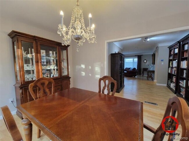 Building Photo - 18311 Norwich Rd