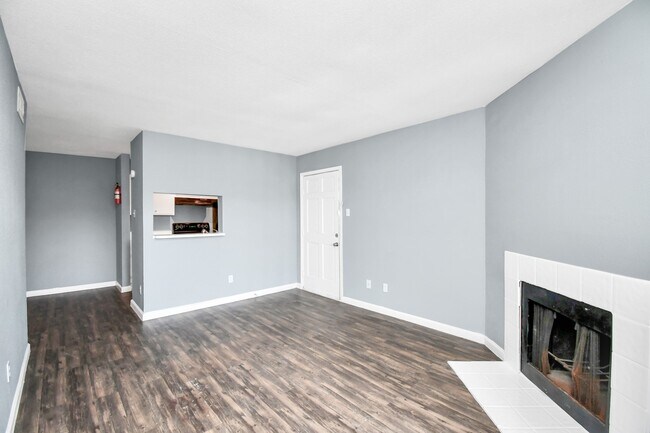 Building Photo - 5959 Bonhomme Rd