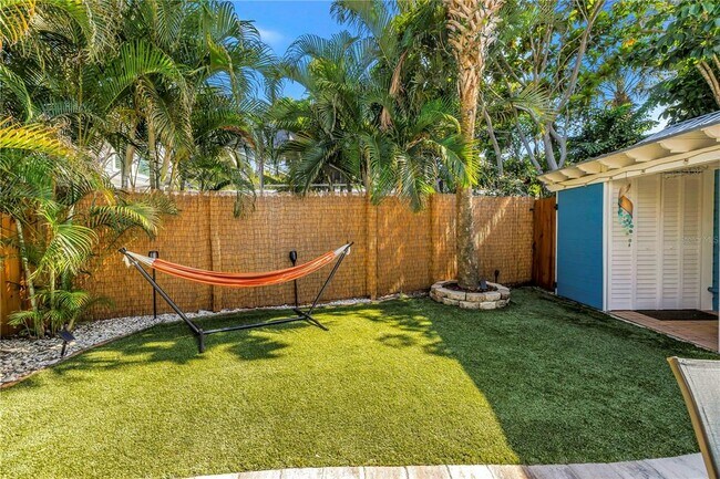 Building Photo - 748 11th Ave N