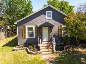Building Photo - Freshly Updated 2 Bedroom House