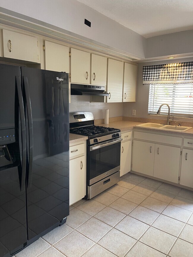 Building Photo - 817 Orchid Springs Dr