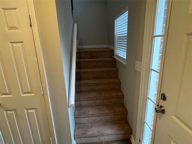 Building Photo - 3047 Regal Park Ct