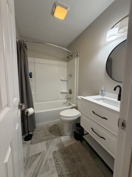 Building Photo - 244 Windmere Dr