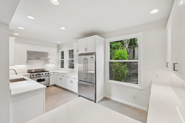 Building Photo - 971 Filbert St