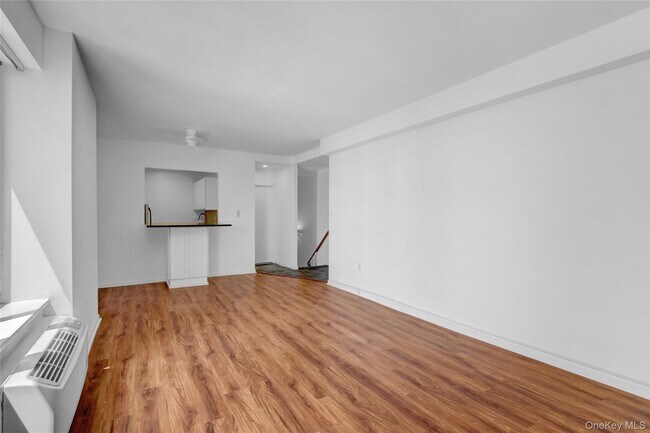 Building Photo - 100 W Broadway