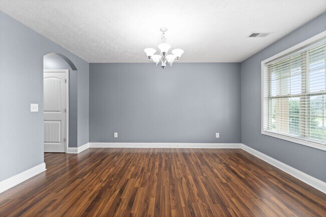 Building Photo - Pet Friendly Four Bedroom!