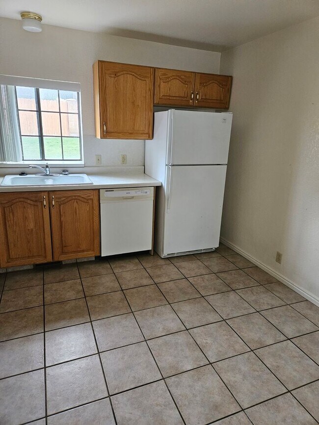 Building Photo - 628 N 360 W