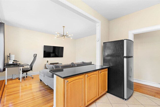 Building Photo - 340 Fairmount Ave