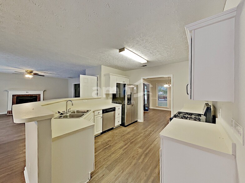 Building Photo - 375 Saybrook Crossing