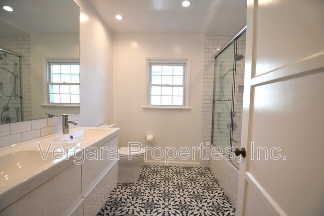 Building Photo - 6531 W 85th St