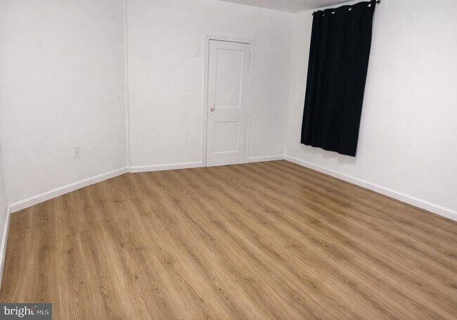 Building Photo - 504-506 Pine Hill St