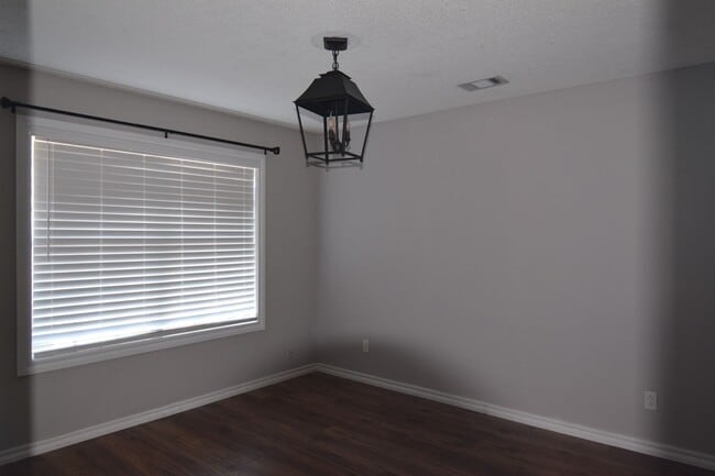 Building Photo - 3900 Bristol Ln