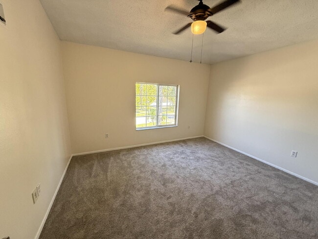 Building Photo - Beautifully remodeled 6 bedroom - 3 bath h...