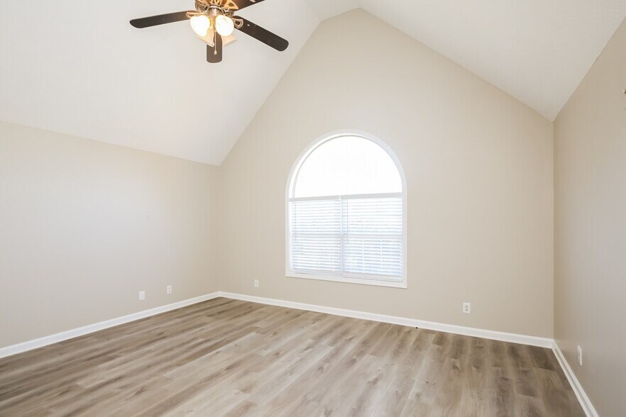 Building Photo - 2627 Windage Dr SW