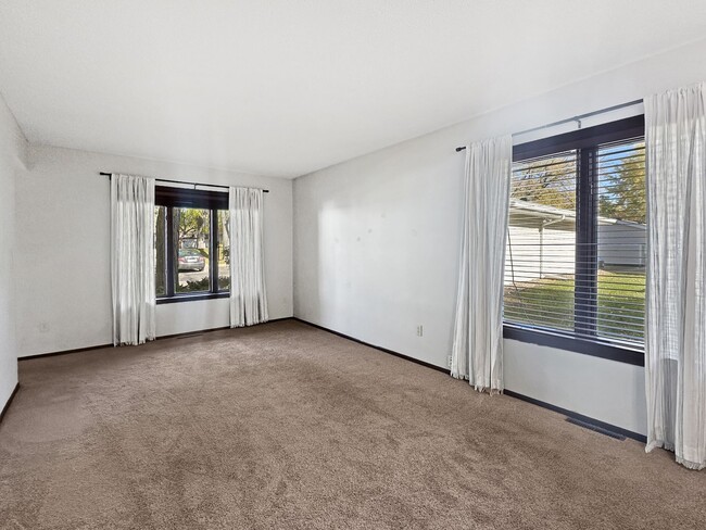 Building Photo - 5112 41st Ave S