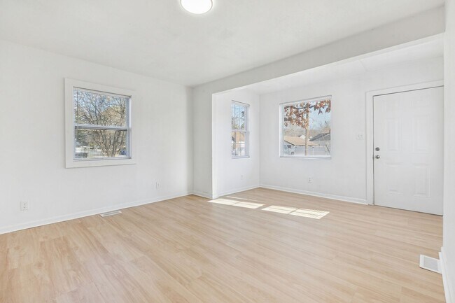 Building Photo - 12 Frailey Pl