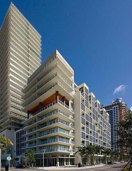 Building Photo - 3451 NE 1st Ave