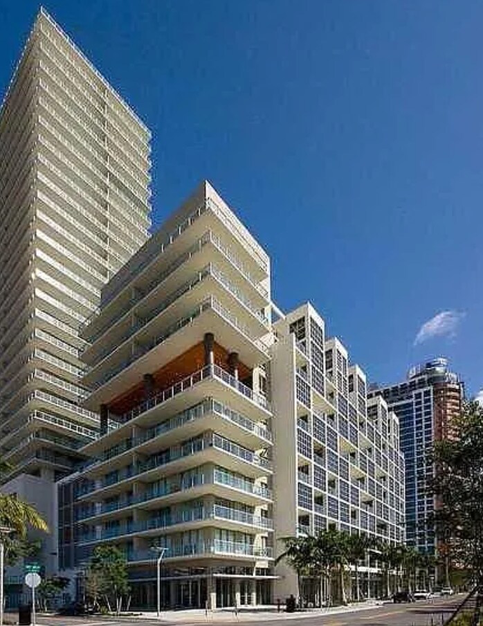 Building Photo - 3451 NE 1st Ave