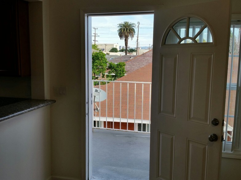 Building Photo - 6141 Marbrisa Ave