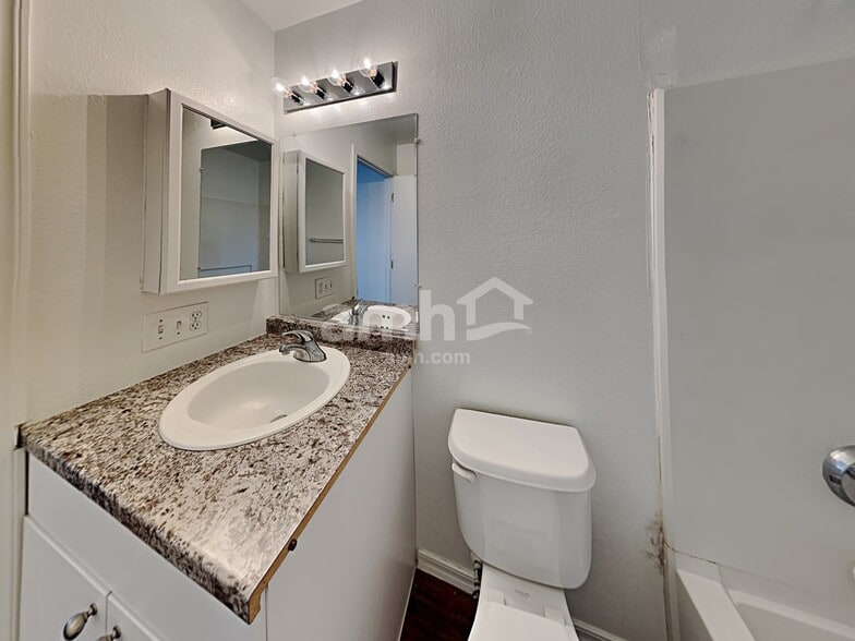 Building Photo - 6159 S Avenue De La Chandelle