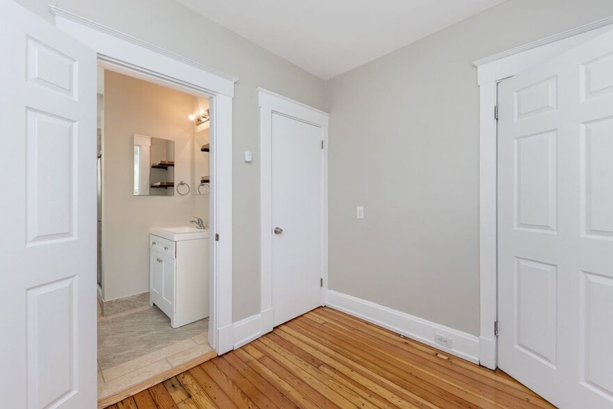 Building Photo - 6717 E Ledge St