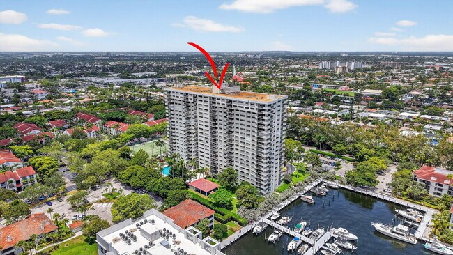 Building Photo - 3200 Port Royale Dr N