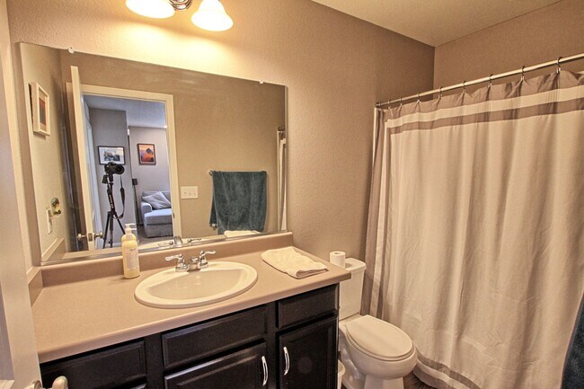 Building Photo - 3 bed 2.5 bath Castle Rock Townhome in the Meadows