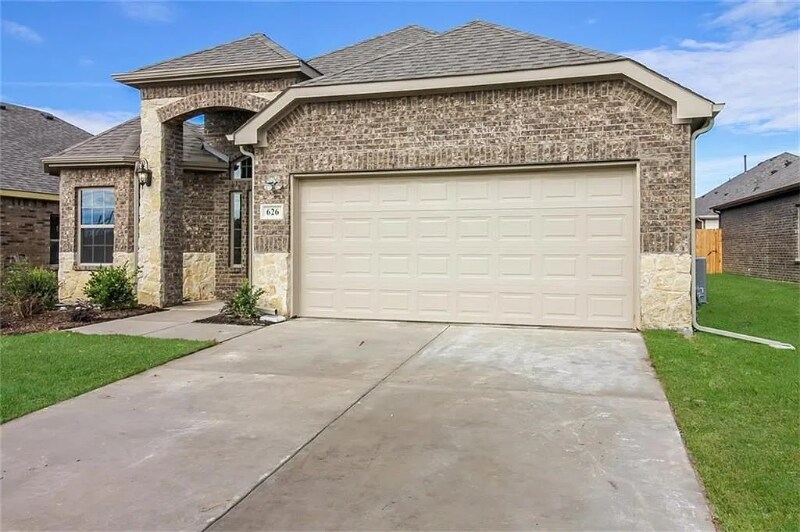 Building Photo - 630 Redwood Dr