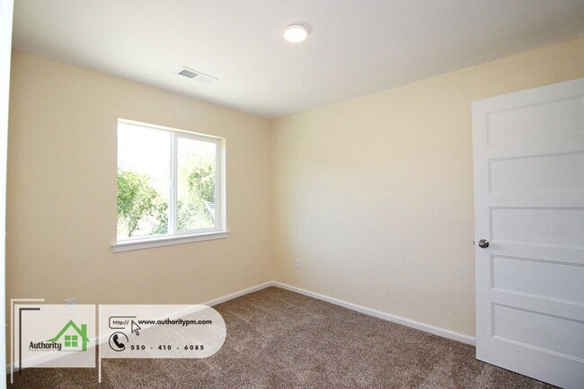 Building Photo - 9657 Swasey Dr
