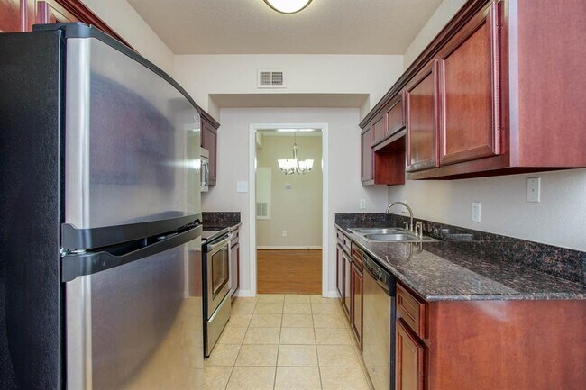 Building Photo - 2255 Braeswood Park Dr