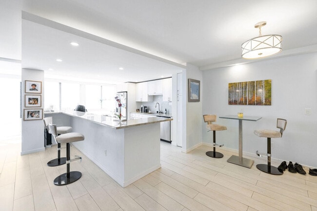 Building Photo - 3100 NE 49th St