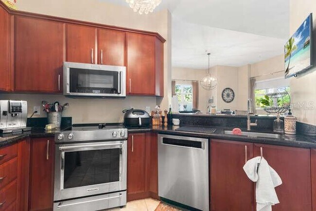 Building Photo - 403 S Sapodilla Ave