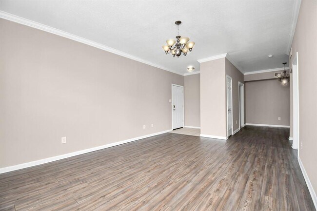 Building Photo - 2255 Braeswood Park Dr