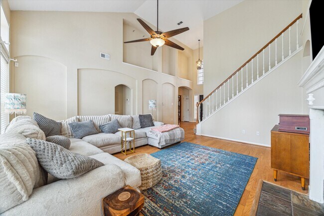 Building Photo - 13907 Carrington Ln