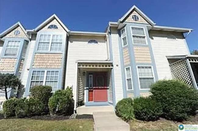 Primary Photo - 102 Quaker Dr