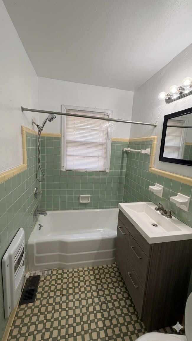 Building Photo - Welcoming 2-Bedroom Home with Expansive Backyard