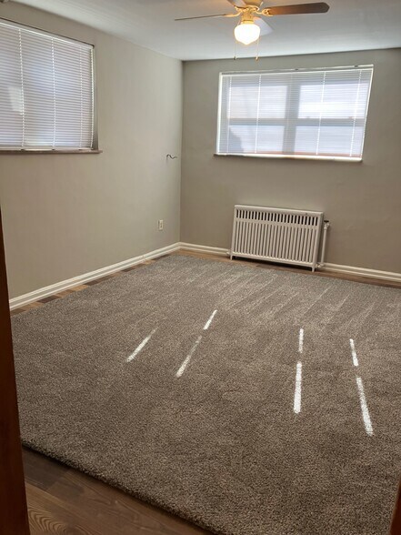 LIVING ROOM - 4322 Schenck Ave