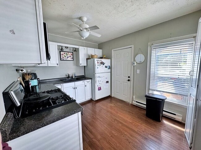 Building Photo - Stunning 2-Bedroom Townhome in West Cheste...