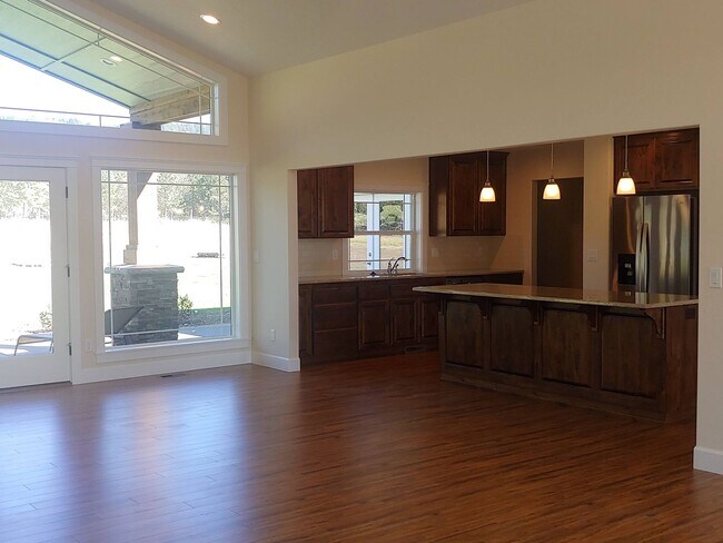 Building Photo - Custom built 3 bedroom, 2.5 bath home with...