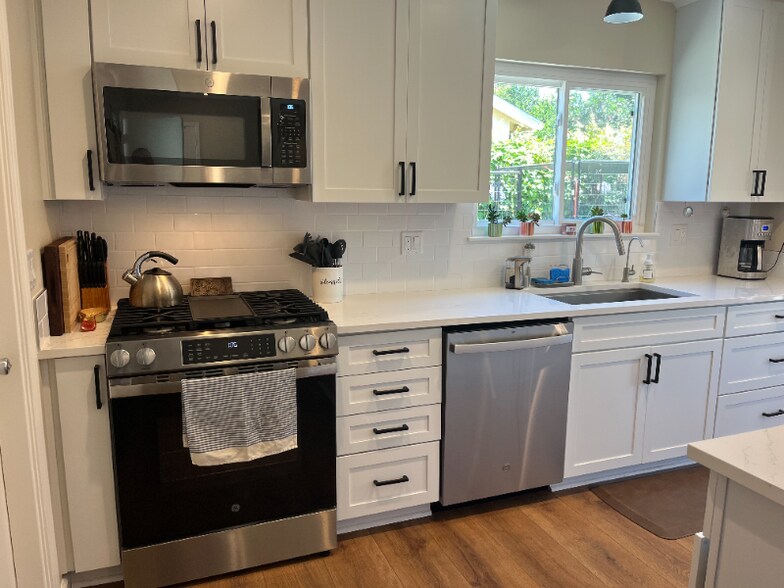Building Photo - 4806 Aurora Dr
