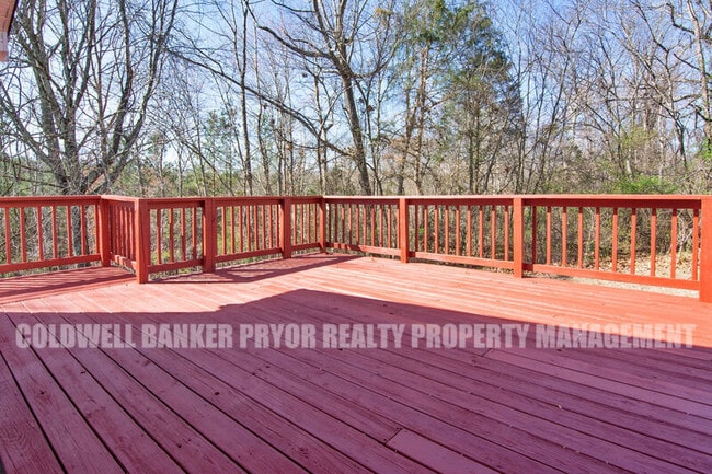 Building Photo - 598 Highland Dr
